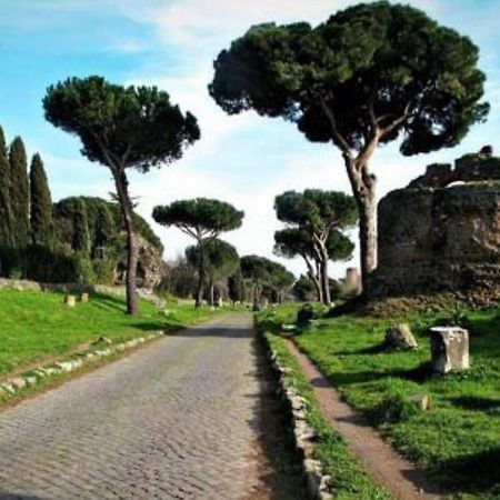 Basilica San Giovanni Appia Antica A Casa Di Amici โรม ภายนอก รูปภาพ